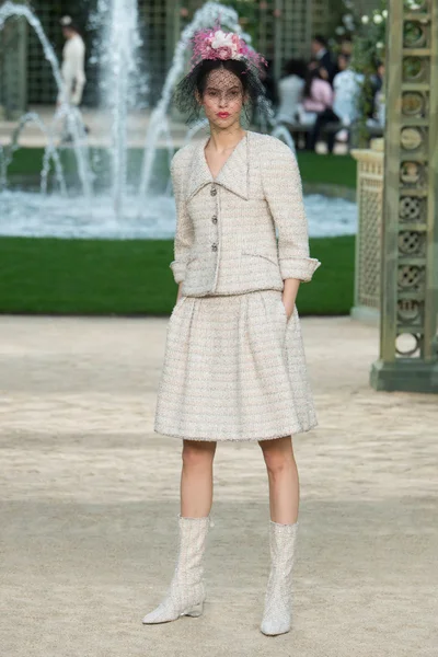 Look 18